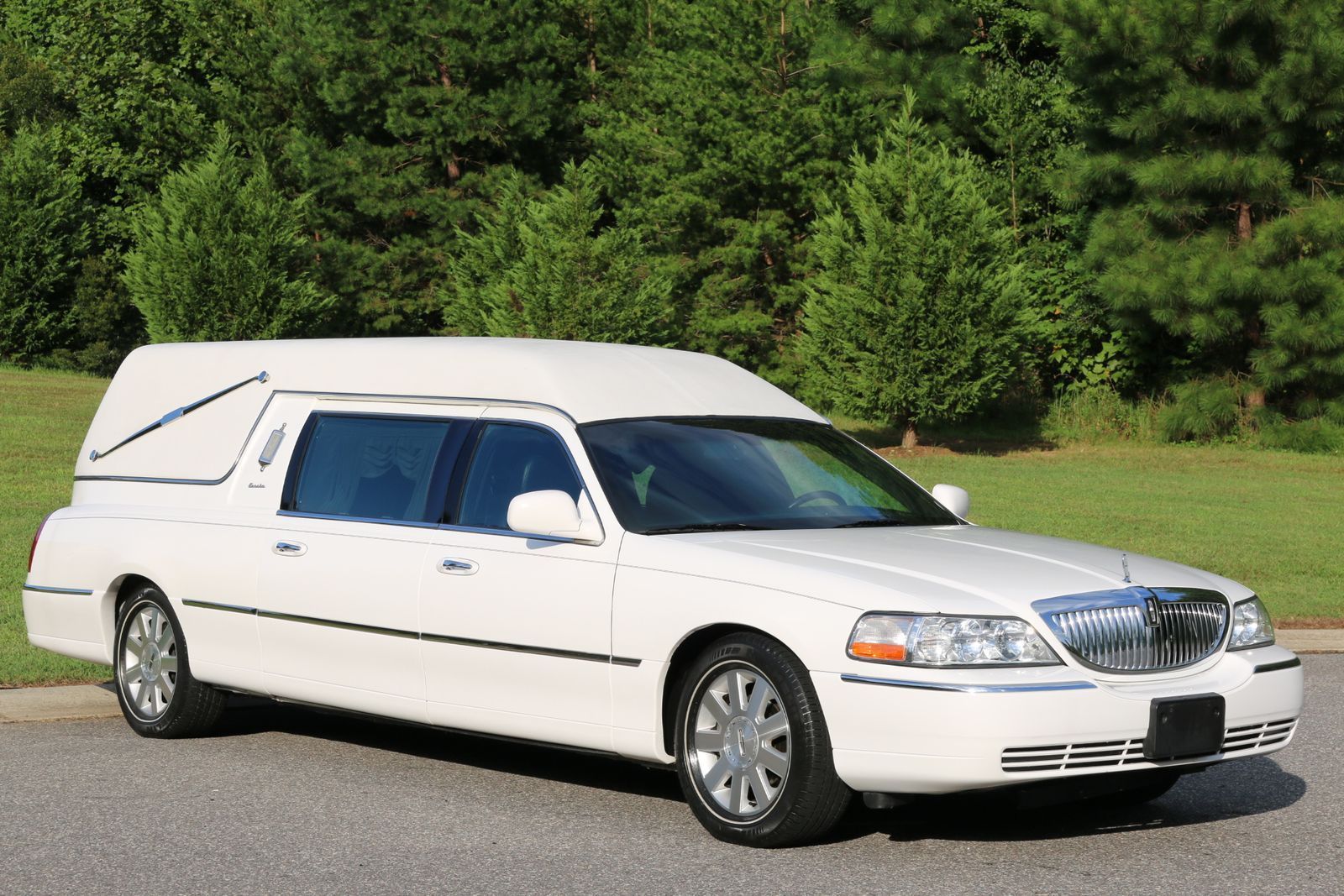 well cared of 2003 Lincoln Town Car Hearse Eureka for sale