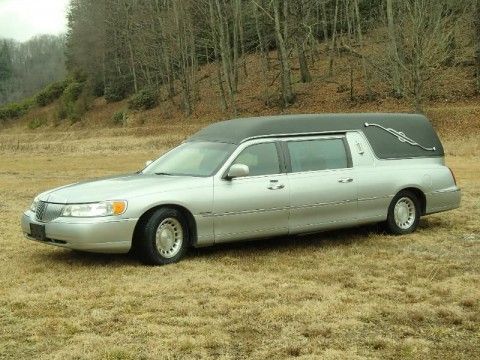 2001 Lincoln Town Car Hearse Miller-Meteors for sale