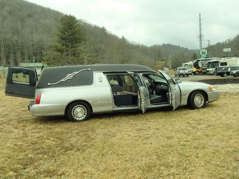 2001 Lincoln Town Car Hearse Miller-Meteors