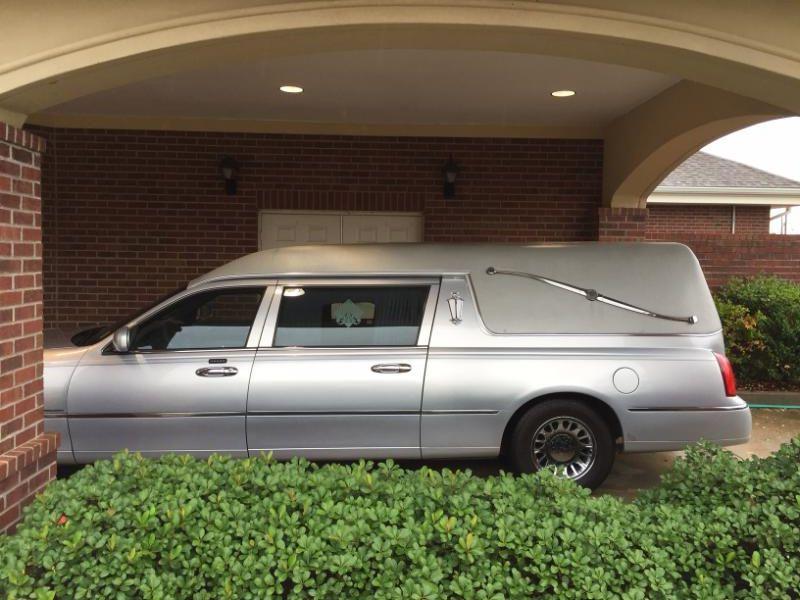 2000 Lincoln Town Car Federal Hearse