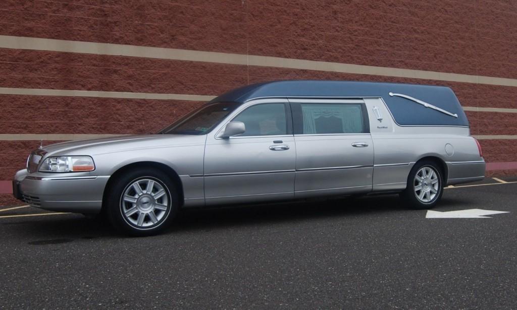 2009 Lincoln Town Car S&S Coach Funeral Hearse