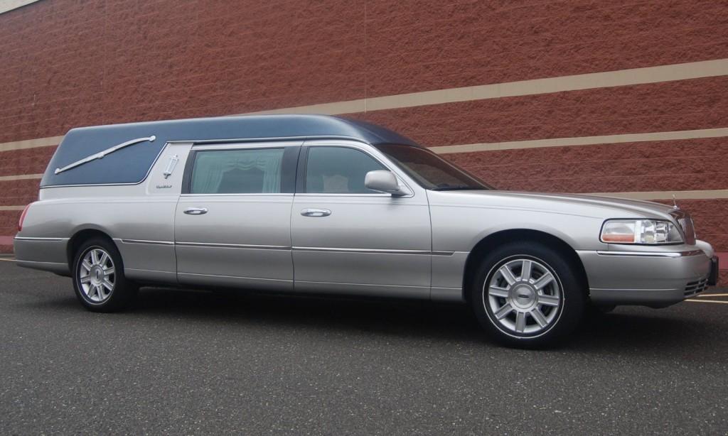 2009 Lincoln Town Car S&S Coach Funeral Hearse