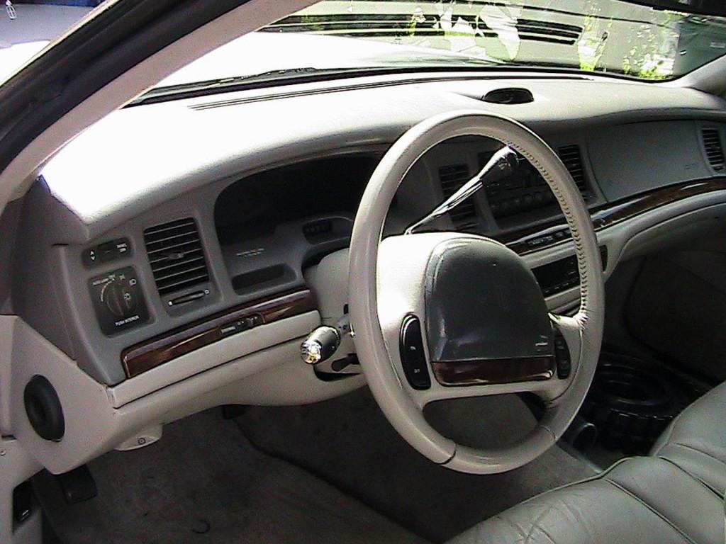 1995 LINCOLN CONTINENTAL EXECUTIVE–BUILT ON PALMER CHASSIS