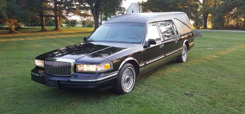 1997 Lincoln Town Car Hearse Eagle Funeral Coach