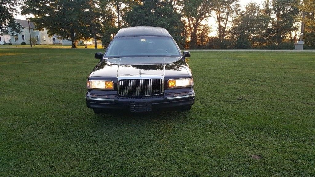 1997 Lincoln Town Car Hearse Eagle Funeral Coach