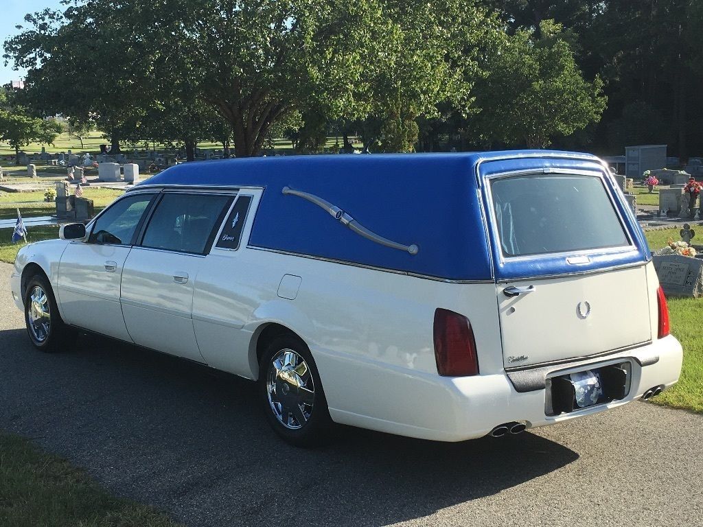 2000 Cadillac Superior Statesman Coach (Hearse)