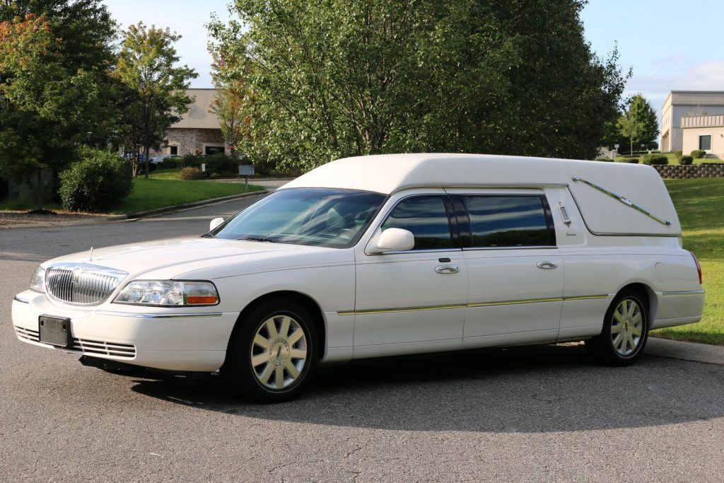 well cared of 2003 Lincoln Town Car Hearse Eureka