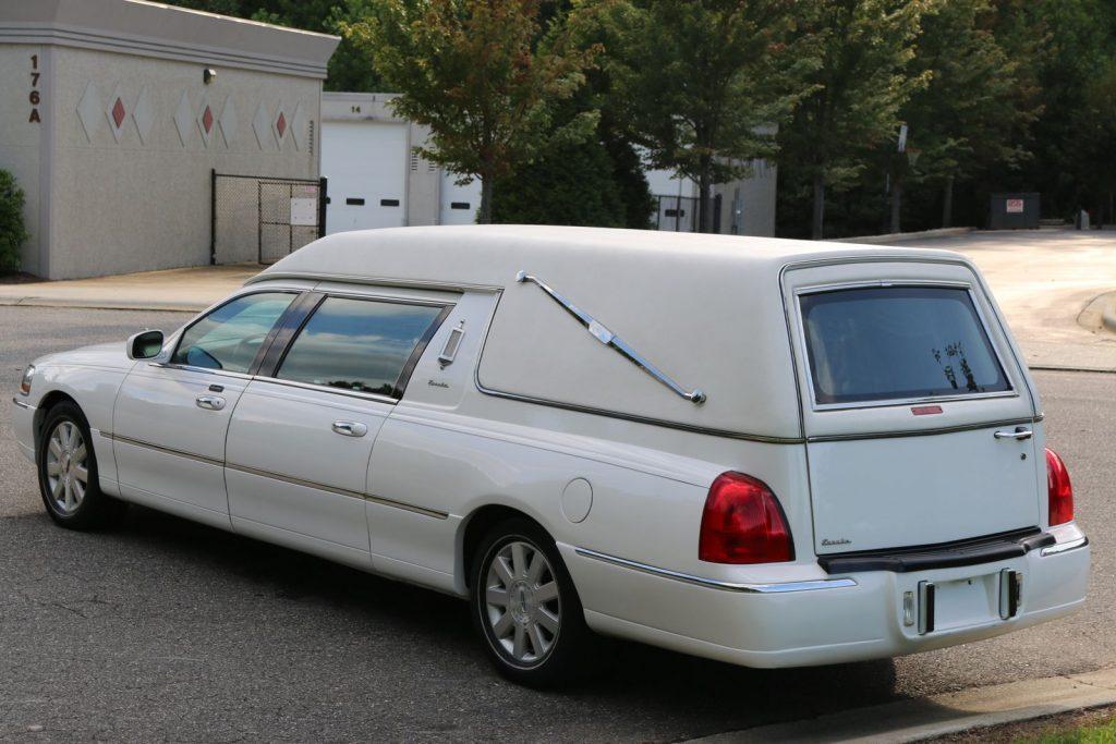 well cared of 2003 Lincoln Town Car Hearse Eureka
