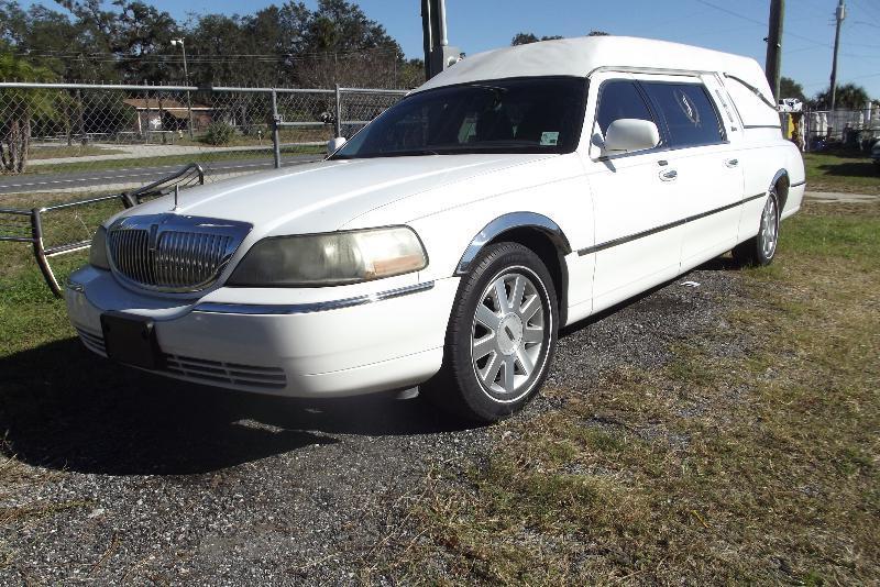 excellent 2001 Lincoln Town Car Hearse