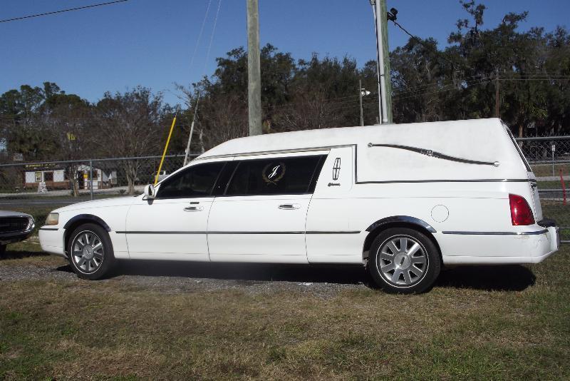 excellent 2001 Lincoln Town Car Hearse