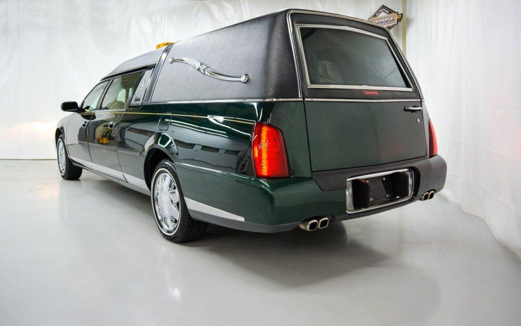 fully loaded 2001 Cadillac Deville Superior Coach hearse