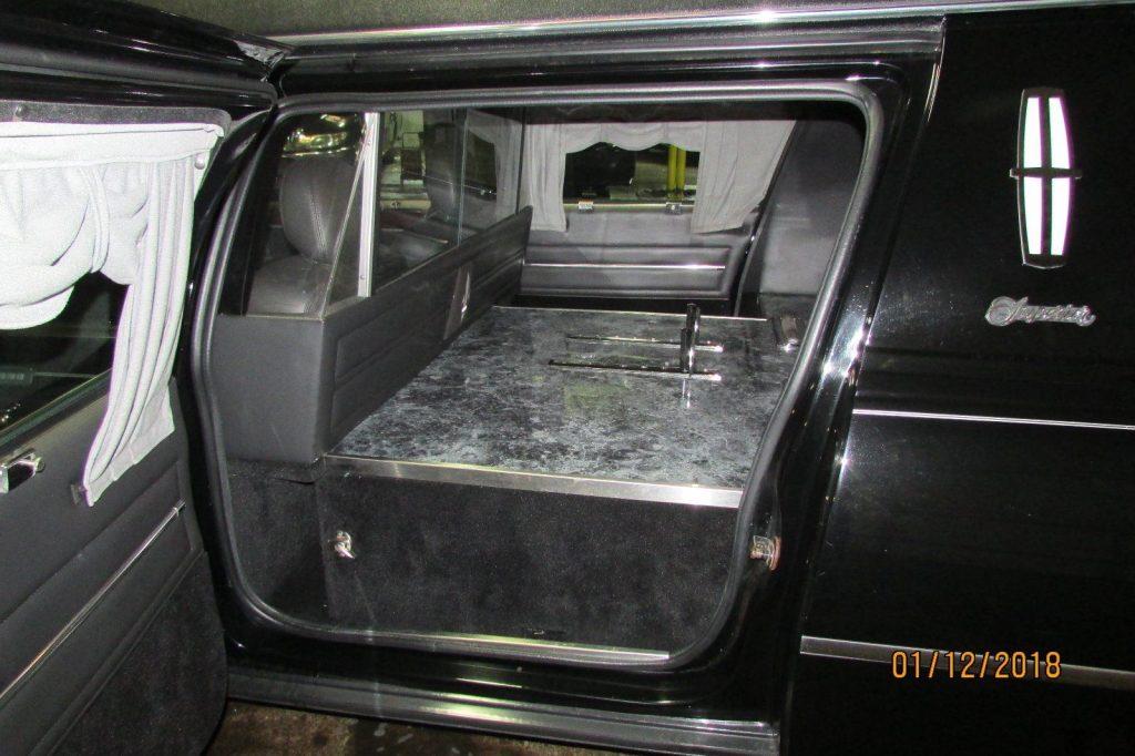 low miles 2009 Lincoln Town Car Superior hearse