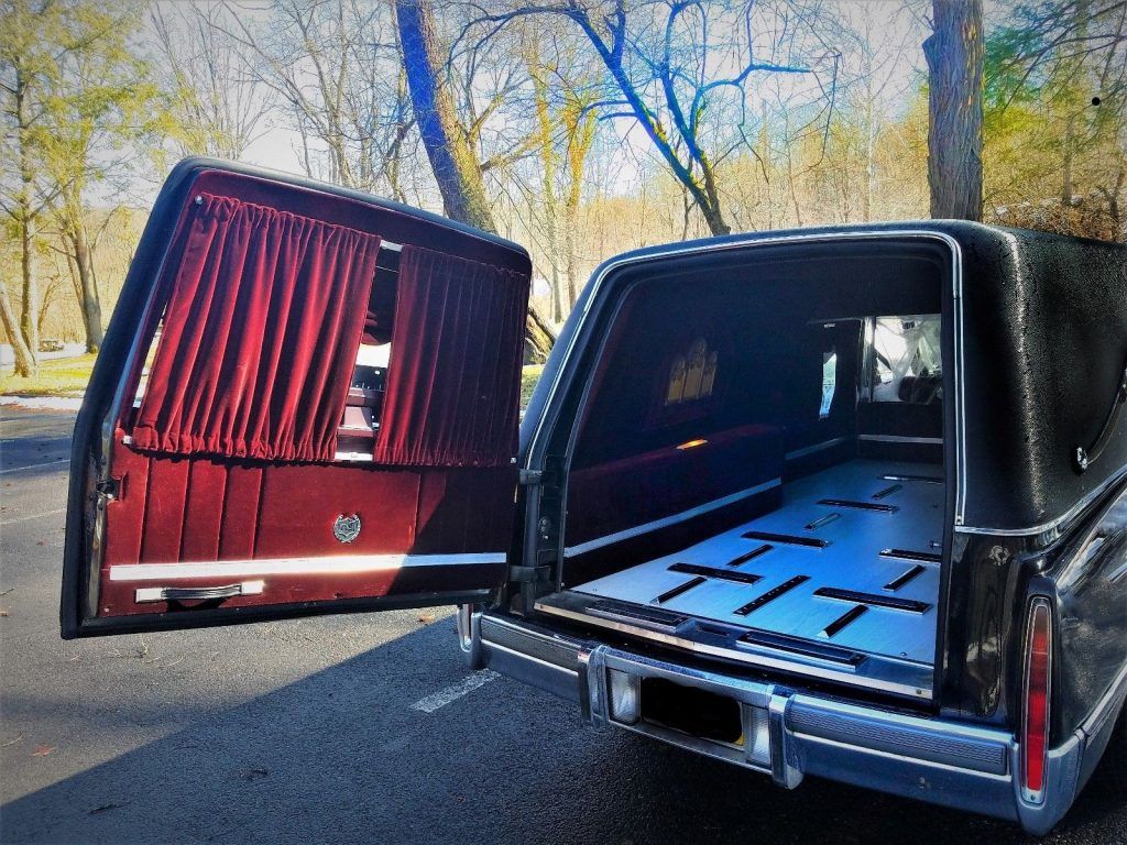 well serviced 1989 Cadillac Commercial Chassis S&S Victoria hearse