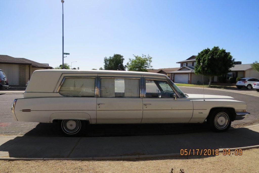 coffin extra 1972 Cadillac Commercial Chassis hearse