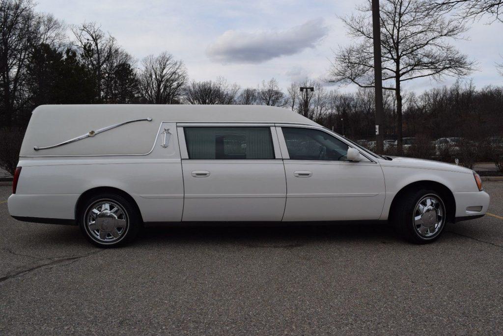 well optioned 2004 Cadillac Deville Hearse