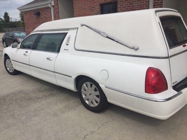 great shape 2003 Lincoln Town Car hearse