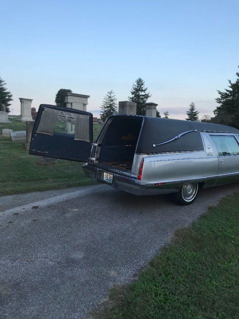 needs windshield 1994 Cadillac Fleetwood hearse