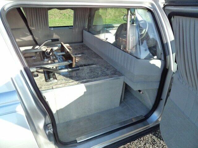 low miles 2007 Lincoln Town Car hearse