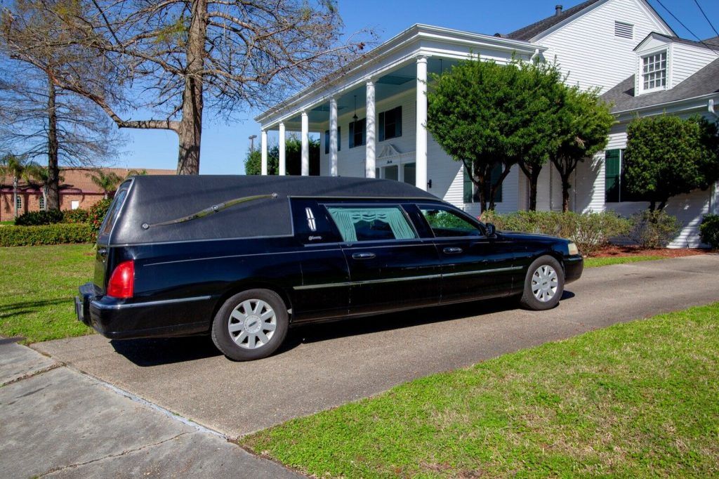 rust free 2006 Lincoln Town Car Superior Hearse