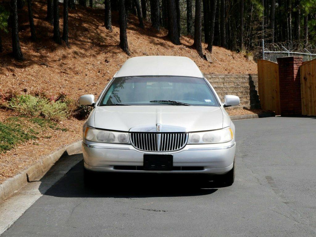 very nice 2000 Lincoln Town Car hearse