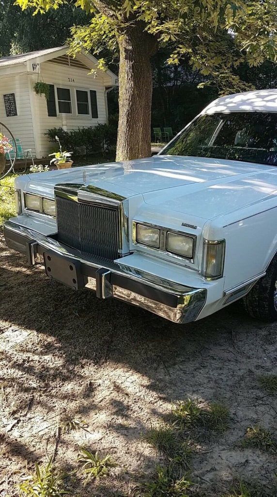 low miles 1988 Lincoln Town Car hearse
