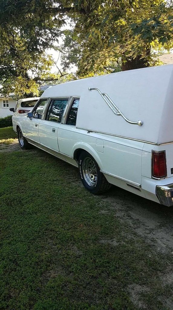 low miles 1988 Lincoln Town Car hearse