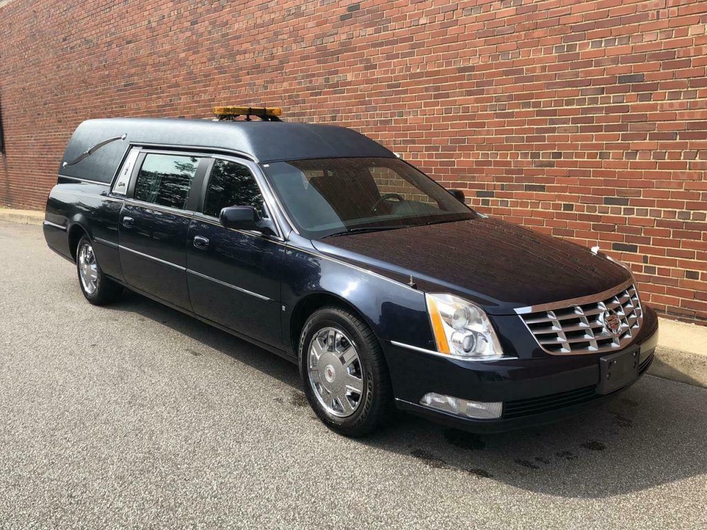 serviced low miles 2006 Cadillac S&S hearse