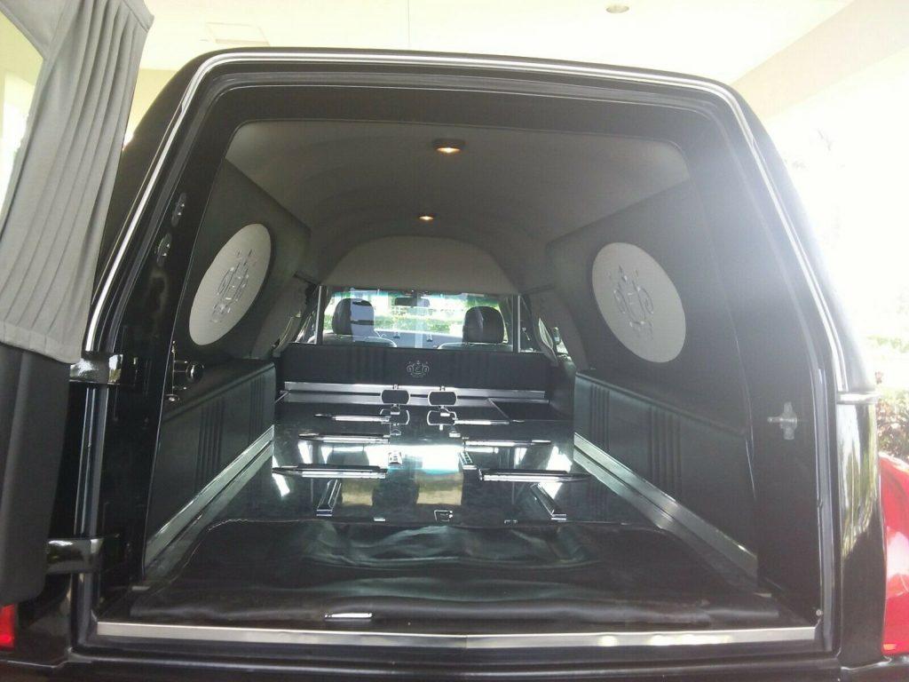low miles 2007 Lincoln Town Car Hearse