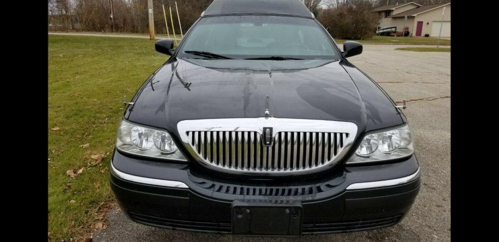 great shape 2004 Lincoln Town Car HEARSE
