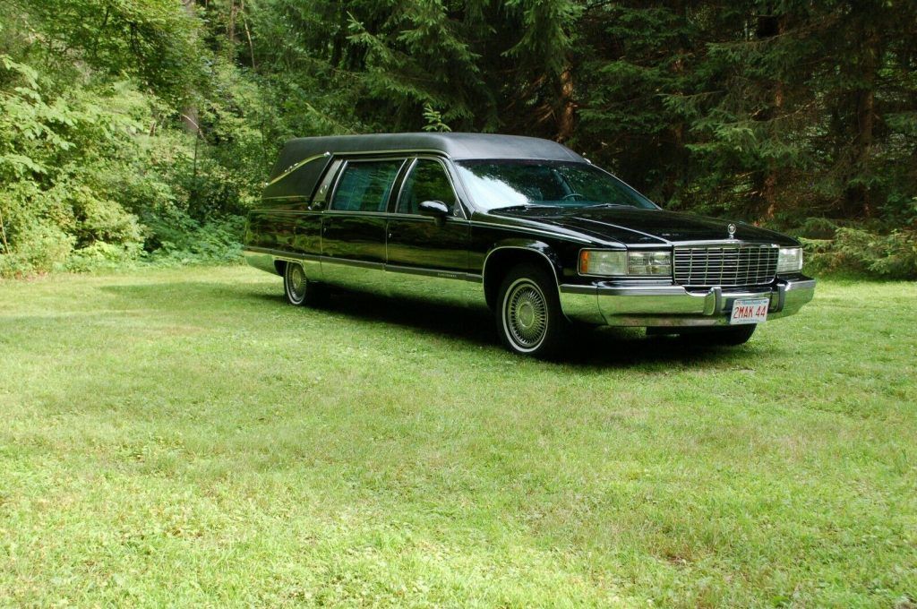 well sesrviced 1994 Cadillac fleetwood Statesman hearse
