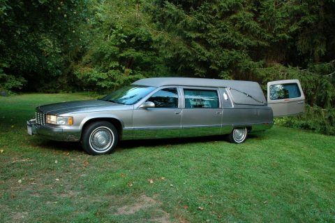 beautiful 1995 Cadillac Fleetwood S&amp;S Medalist Hearse for sale