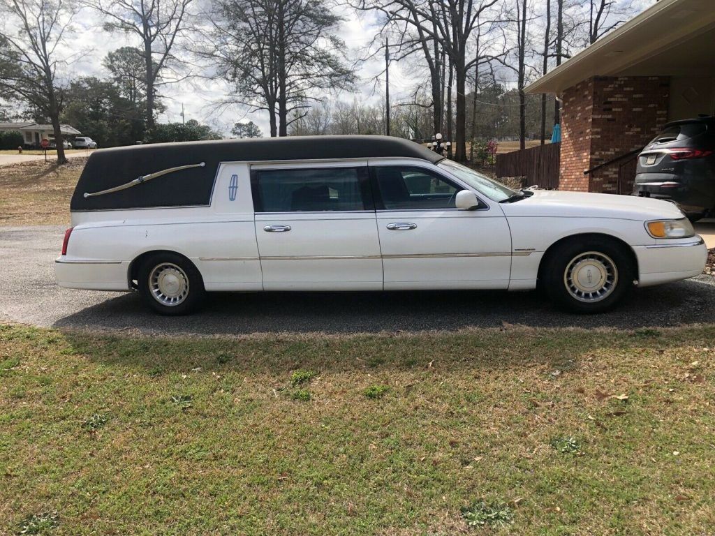 2001 Lincoln Town Car Executive hearse [updated original]