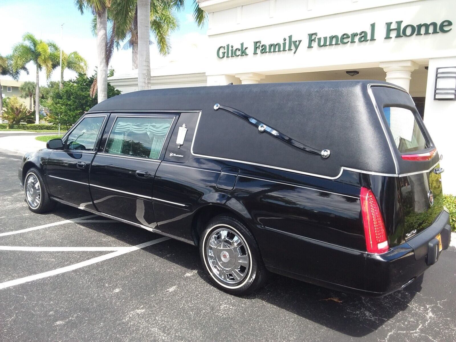 2011 Cadillac Masterpiece Hearse **like New** low 30,000 Miles ** one