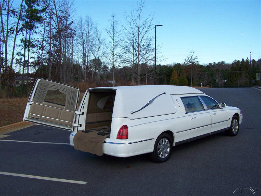 2003 Lincoln Town Car Hearse [recently serviced]