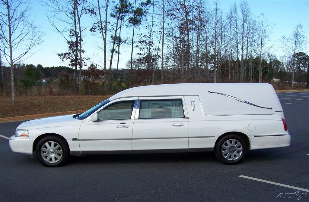 2003 Lincoln Town Car Hearse [recently serviced]