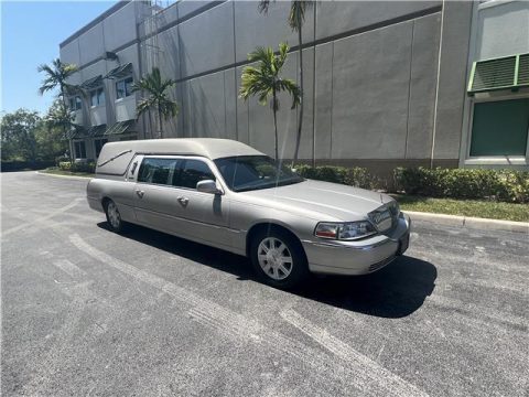 2007 Lincoln Town Car Executive Hearse [Runs and drives great] for sale