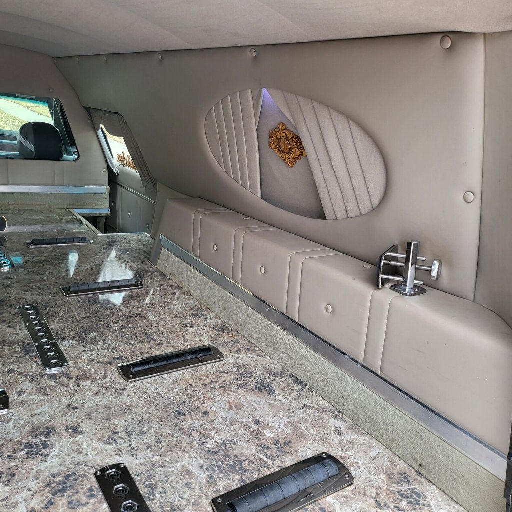 2007 Lincoln Hearse [many custom features]