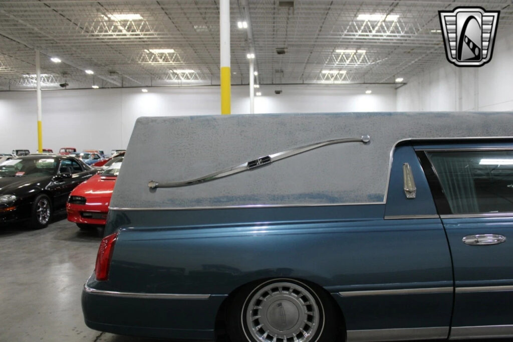2001 Krystal Town Car Hearse