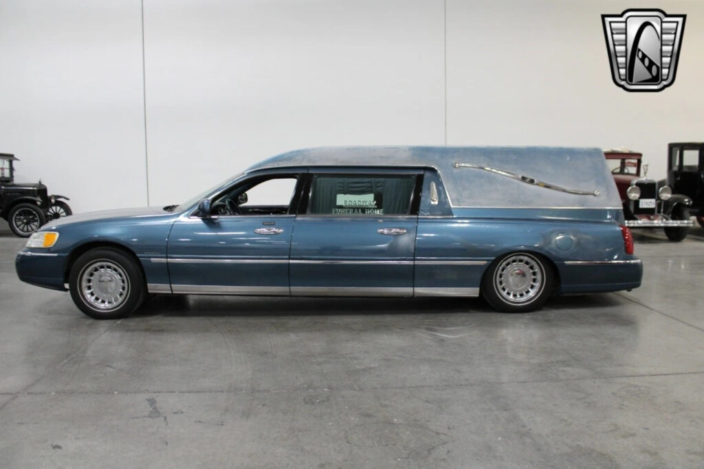 2001 Krystal Town Car Hearse