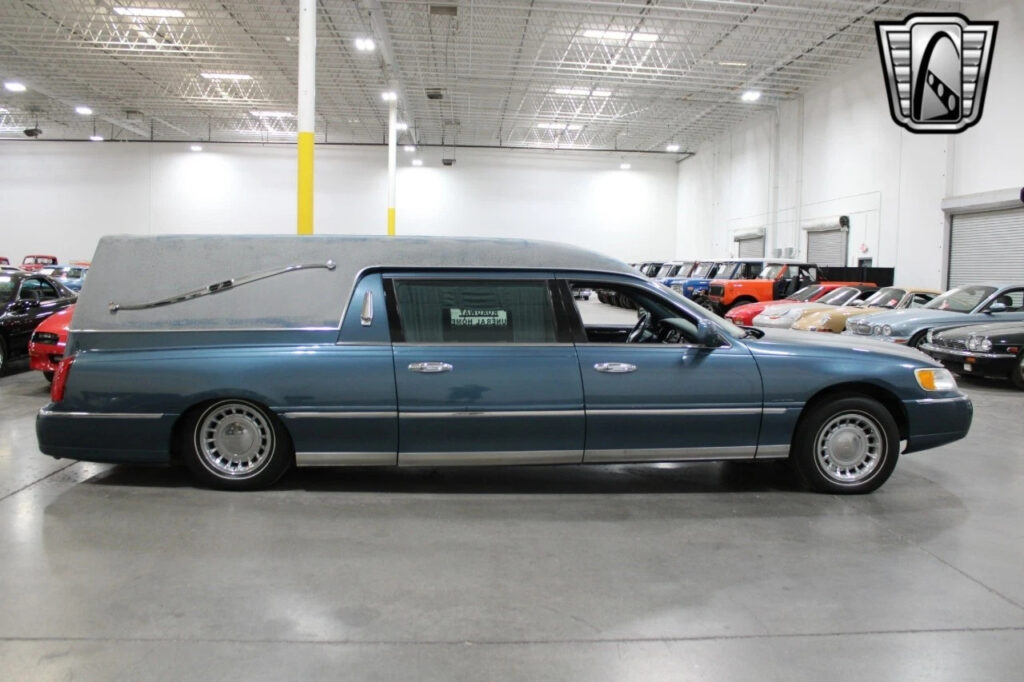 2001 Krystal Town Car Hearse