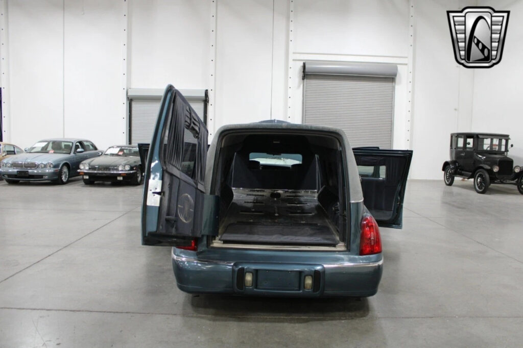 2001 Krystal Town Car Hearse