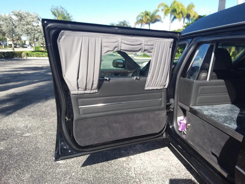 2010 Cadillac Superior Hearse**very Clean**60,ooo Miles**one Corporate Owner