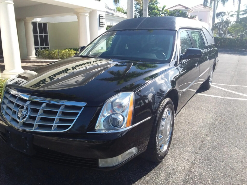 2010 Cadillac Superior Hearse**very Clean**60,ooo Miles**one Corporate Owner