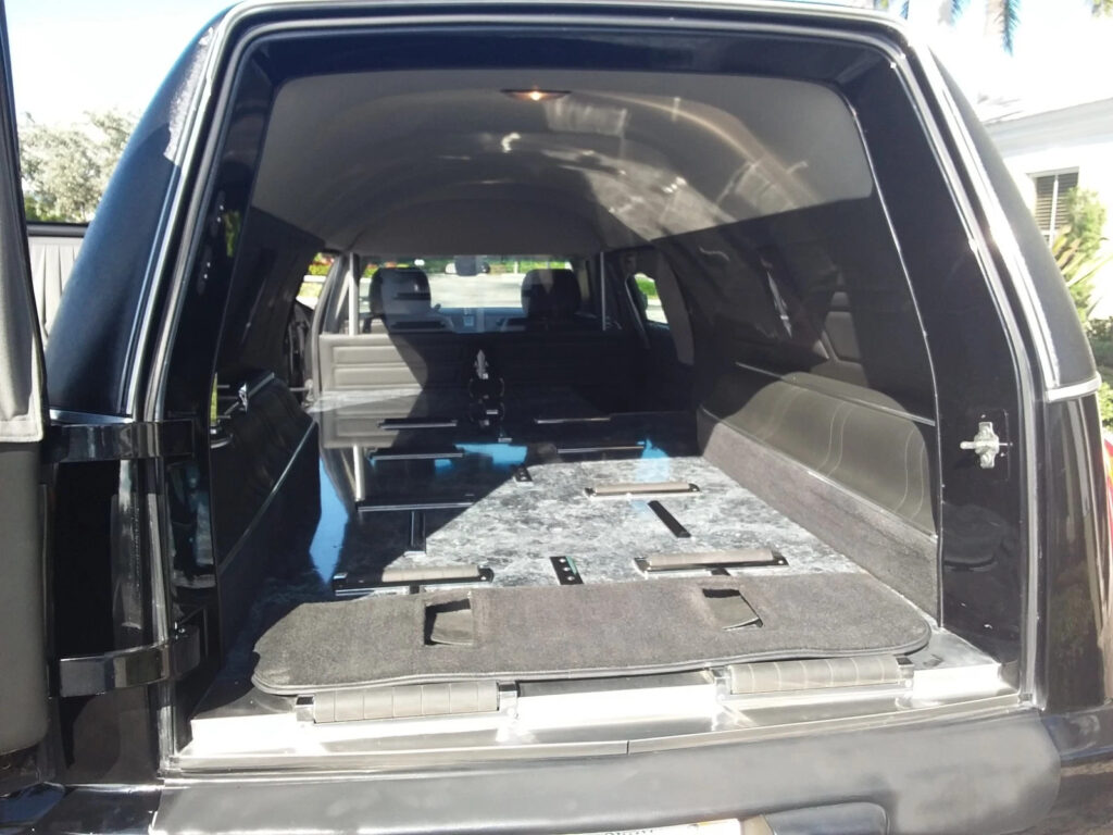 2010 Cadillac Superior Hearse**very Clean**60,ooo Miles**one Corporate Owner