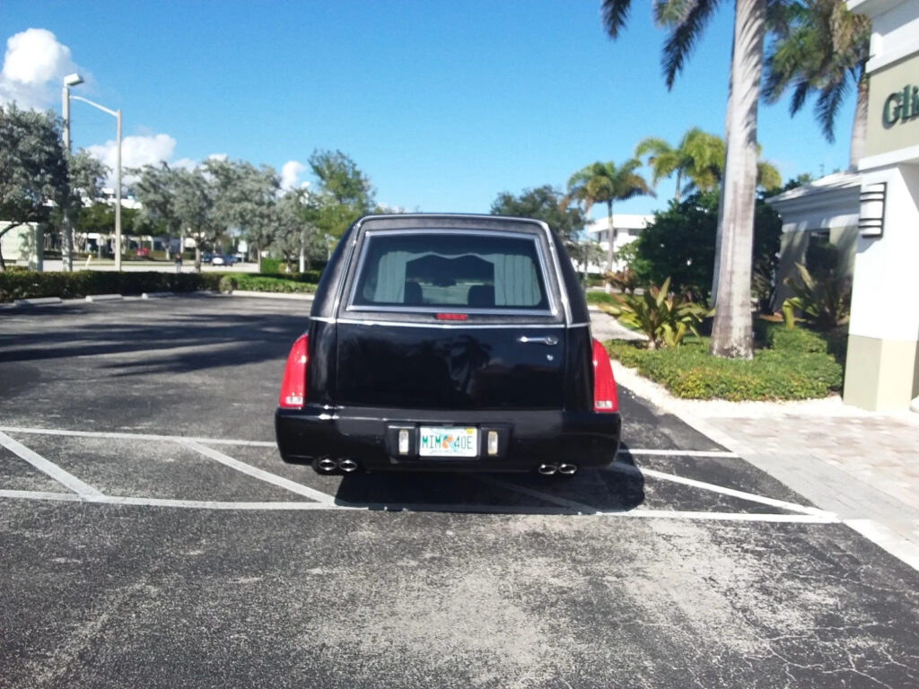 2010 Cadillac Superior Hearse**very Clean**60,ooo Miles**one Corporate Owner