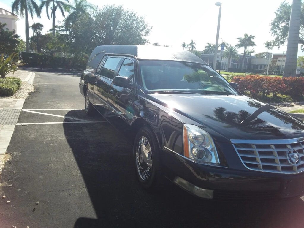 2010 Cadillac Superior Hearse**very Clean**60,ooo Miles**one Corporate Owner