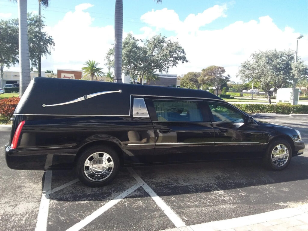 2010 Cadillac Superior Hearse**very Clean**60,ooo Miles**one Corporate Owner