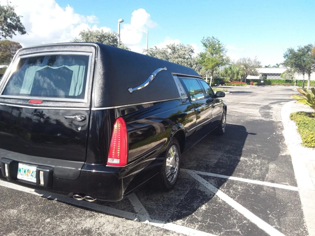 2010 Cadillac Superior Hearse**very Clean**60,ooo Miles**one Corporate Owner