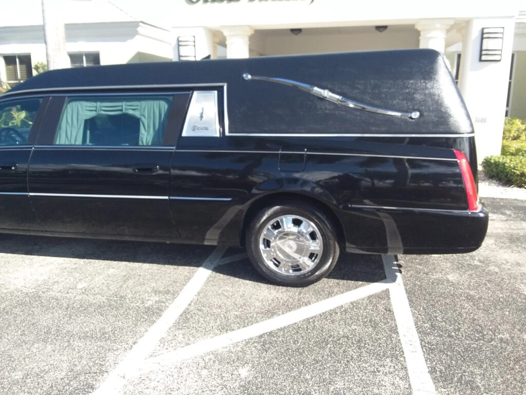 2010 Cadillac Superior Hearse**very Clean**60,ooo Miles**one Corporate Owner