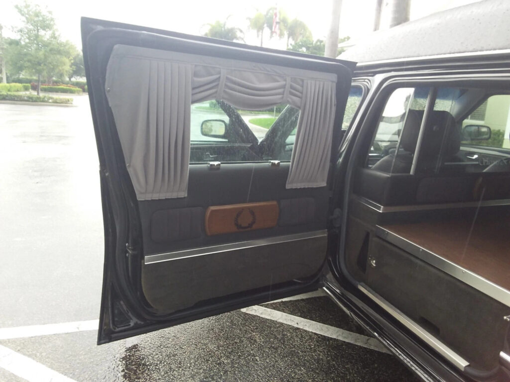 2011 Cadillac Masterpiece Hearse**mint Condition**low Miles**one Owner